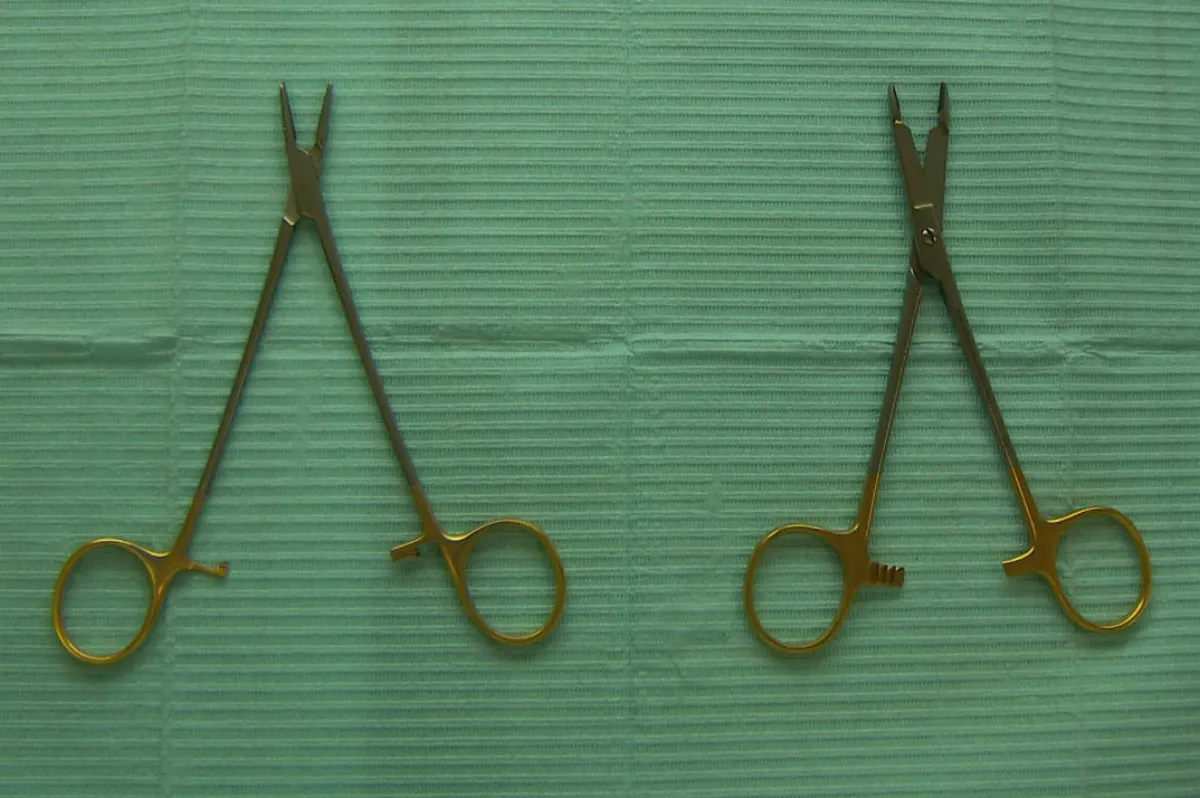 Surgical needle holders