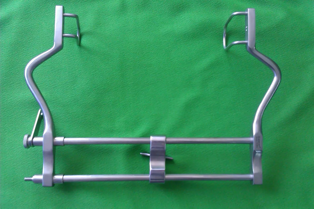 Balfour surgical retractor